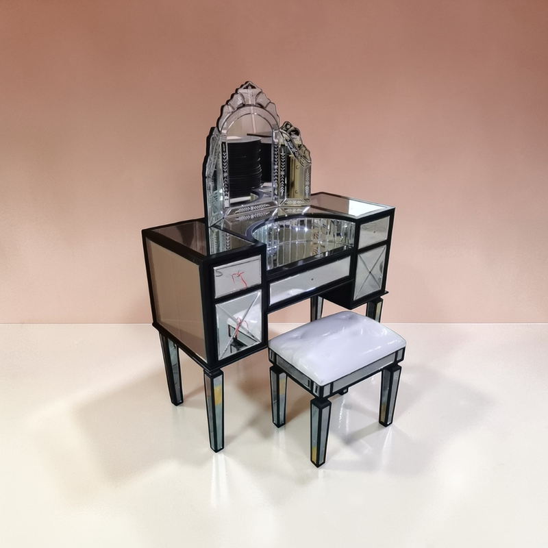 Doro Dresser Set